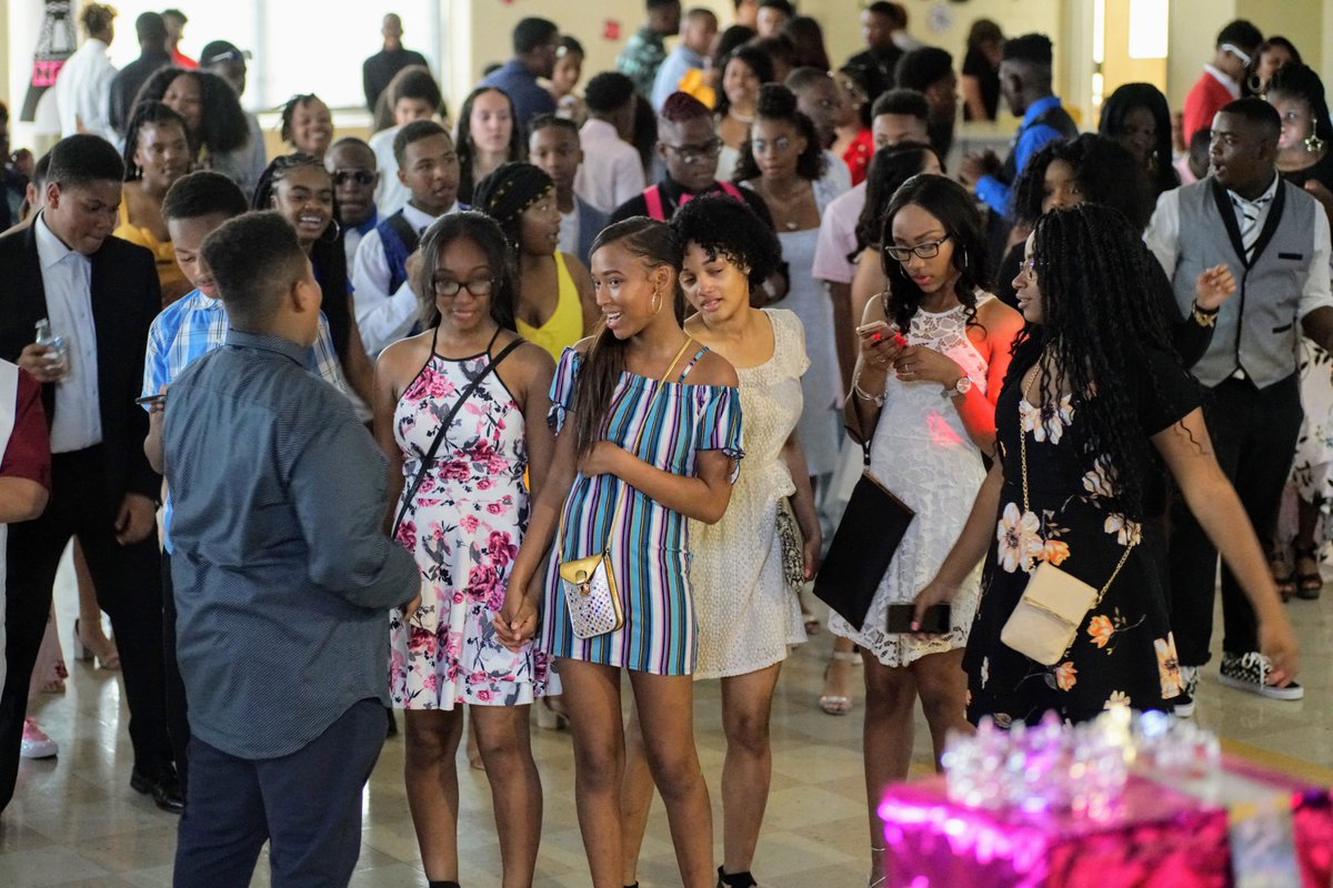 danielroz's tweet photo. The Grade 8 Dance is underway tonight @windsormillms #wmmslife #commitwmms (set 4) https://t.co/gobpVeizbl