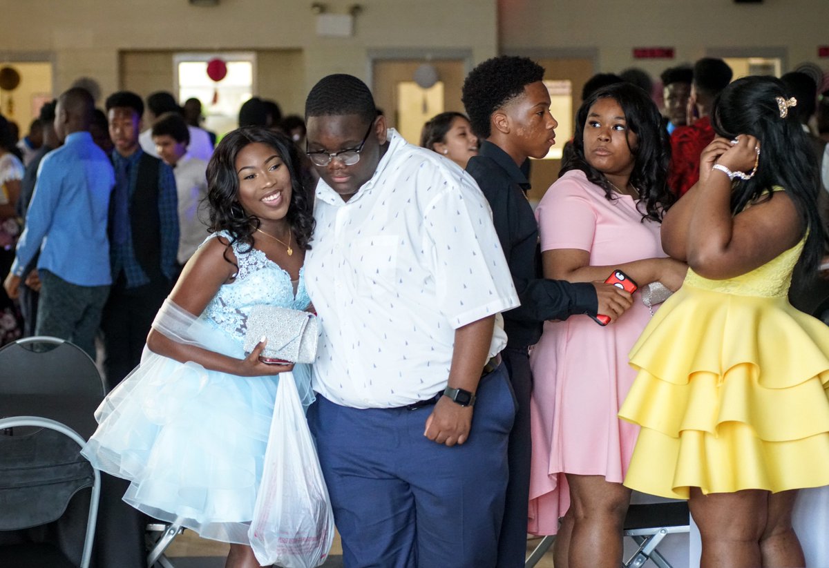 danielroz's tweet photo. The Grade 8 Dance is underway tonight @windsormillms #wmmslife #commitwmms (set 4) https://t.co/gobpVeizbl