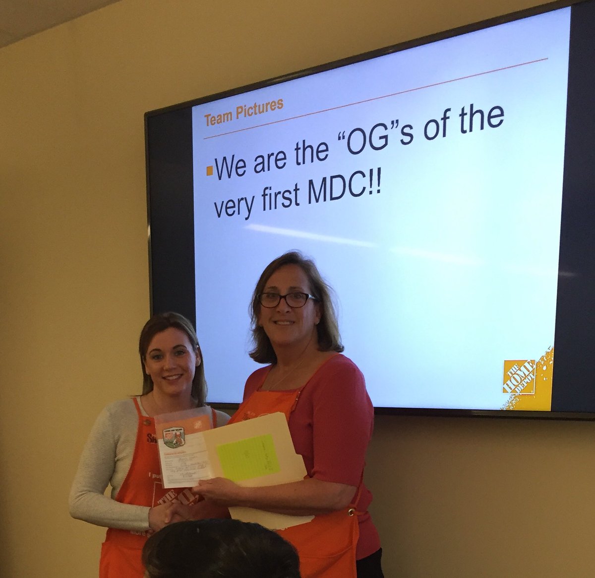 ThdMarylou's tweet photo. Northlake MDC/MDO - leader recognition; Nicole for excellent customer service in assisting the MDO during peak; Sharon for creating shareholder value with all her help in staffing the market! Thank you from the team! @HRMSharonTHD @RAGrazian @Mcgalec99 https://t.co/OttNwAamGs