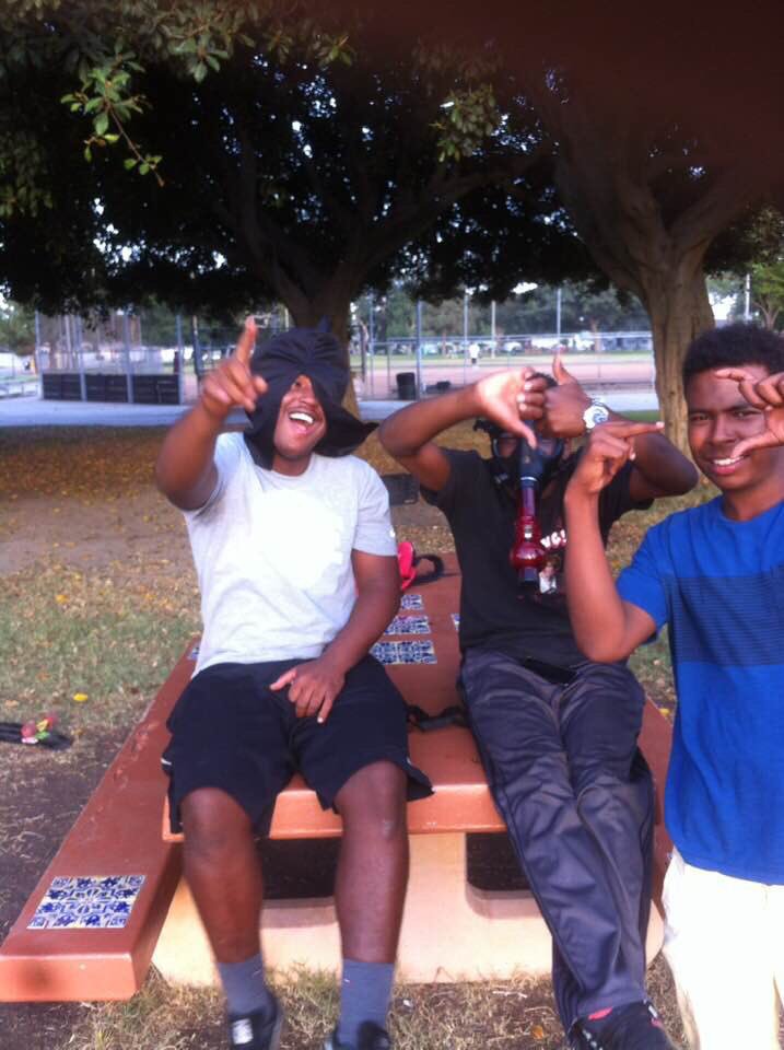 WestSideRambo3's tweet photo. I just found some old fliccks tht hurt😪#FREED3 #FREE9BALL💯 https://t.co/RWFy8qiYaJ