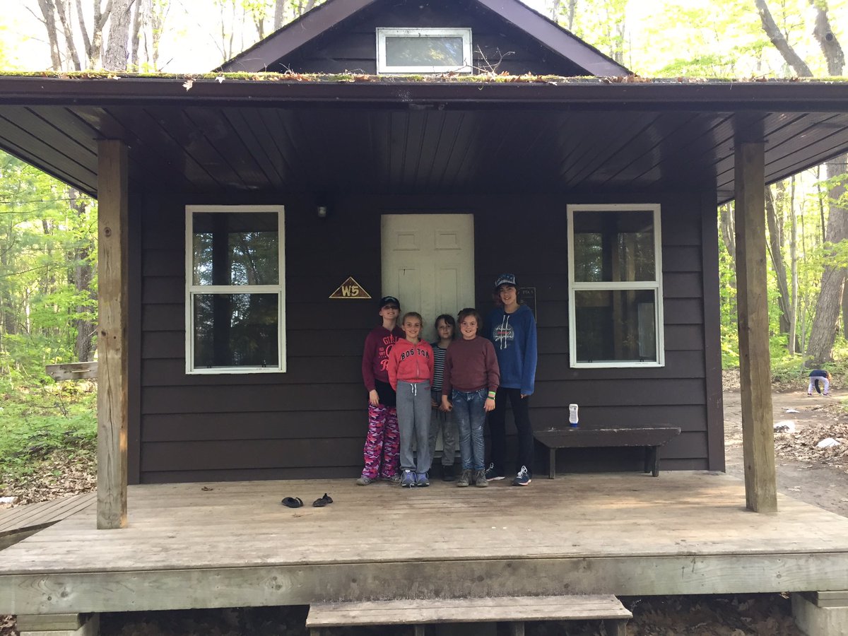 BBNevison's tweet photo. A few cabins. https://t.co/lwpwRY9E1W