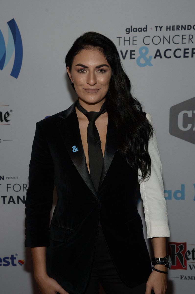 glaad's tweet photo. It's always great to see @WWE Superstars @SonyaDevilleWWE and @WWE_MandyRose! #CMAFest

📷 by @RDiamond54 https://t.co/yBuX3xZBU4