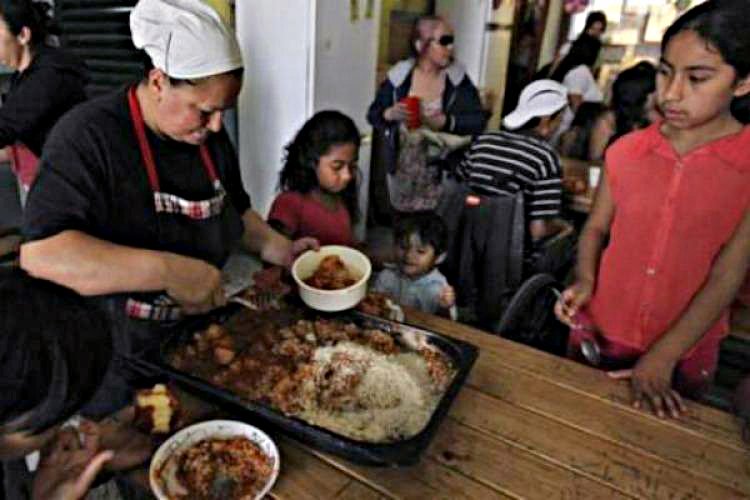FerreyraFede3DF's tweet photo. EL 51% DE LOS CHICOS ES POBRE En el Conurbano 7de10 son pobres. Los responsables de esta realidad espantosa no hacen nada, sólo siguen agitando divisiones. Sólo se bajará la pobreza con un gobierno de consenso que deje de lado las grietas y trabaje de verdad por nuestro país https://t.co/YMYSrT3dwQ