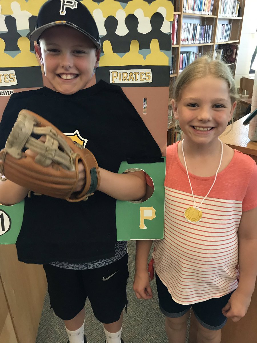 HFLMrsSmith's tweet photo. We met some very important people today. Well done, 5th Graders! #bioboards https://t.co/P1sgHSSxE4