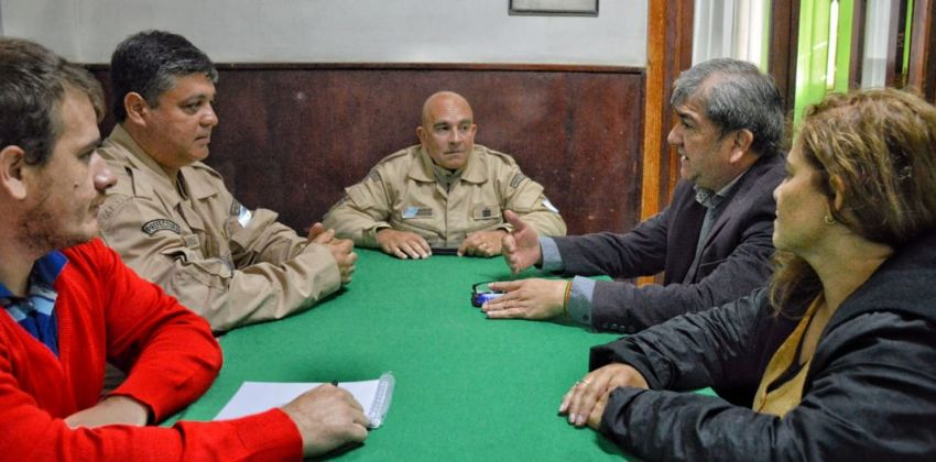 ▶️ AMBIENTE ACLARA QUE NO EXISTE RIESGOS DE CONTAMINACIÓN POR LA BARCAZA CON DERRAME DE COMBUSTIBLE

👉 El @ChacoGobierno trabajó en conjunto con <a href="/PrefecturaNaval/">Prefectura Naval Argentina</a> para contener pérdidas de la embarcación abandonada.

NOTA: bit.ly/2IqcWvh