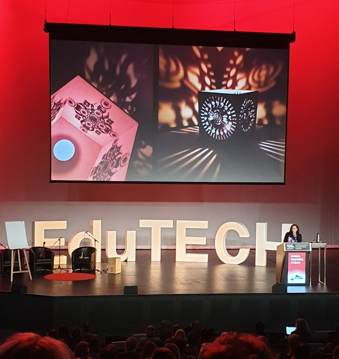 An inspirational talk on how to bring our critical thinking caps within art by using digital technology! @EduTECH_AU #EduTECHAU <a href="/art_cathyhunt/">Cathy Hunt 🎨 iPadArtRoom</a>