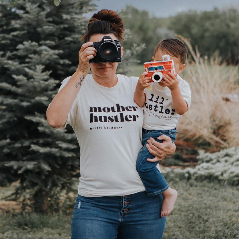 It’s a snap to be a mother hustler. 

#HustleKindness #peachsneetfeet #nonprofit #KindnessMatters #choosekind #BeKind #ShopSmall #ShopLocal 

📷 Jessica Johnson