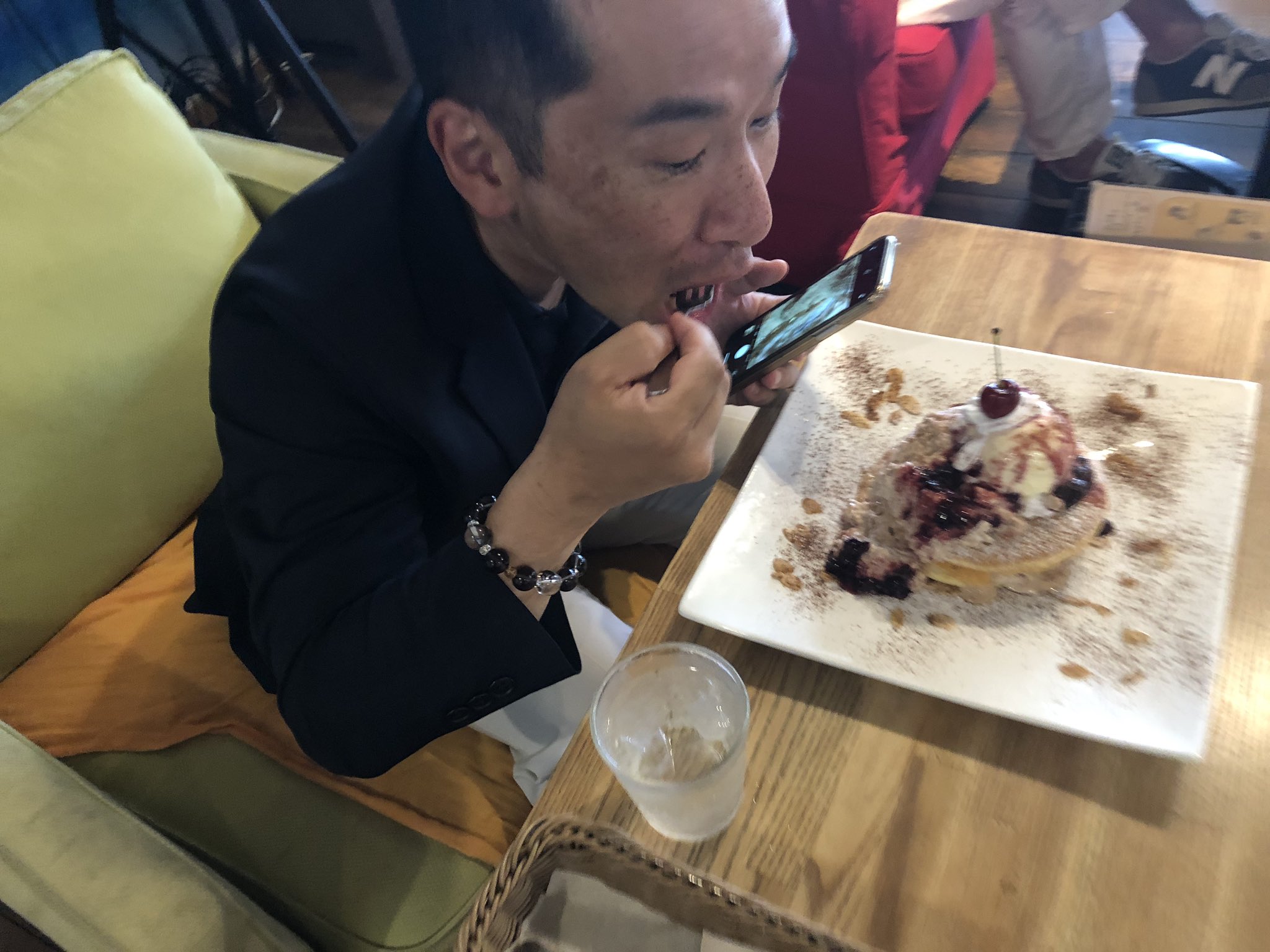 ハワイアンカフェ Alohas アロハス 2年連続 チェリーパンケーキ 3枚盛りオーダーの山口さんご来店ーーーー キレイに完食くださいました ホンマにホンマにありがとうございます 来年も待ってま す 笑笑 アロハス パンケーキ 堺 ハワイアンカフェ Alohas アロハス 2年連続 チェリーパンケーキ 3枚盛りオーダーの山口さんご来店ーーーー キレイに完食くださいました ホンマにホンマにありがとうございます 来年も待ってま す 笑笑 アロハス パンケーキ 堺