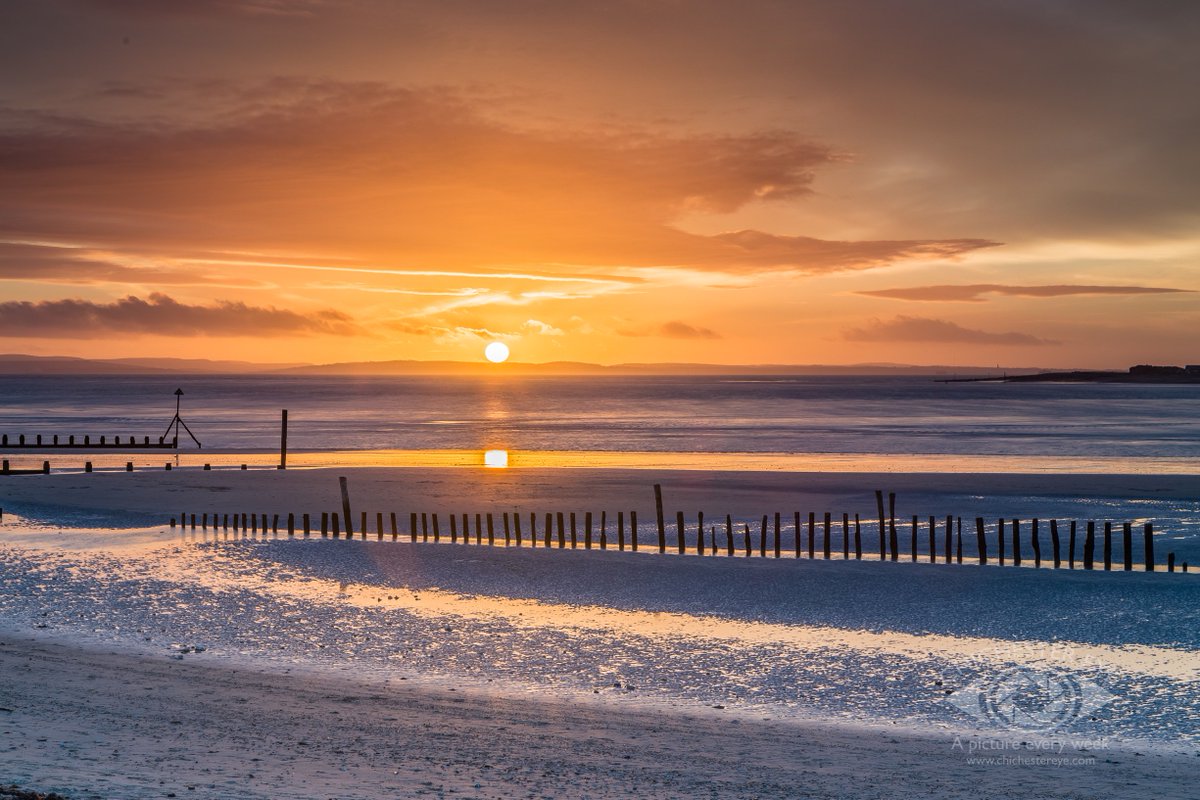 chichestereye's tweet photo. Sunset @The_Witterings looking towards @VisitIOW 

@ChiHarbourTrust @chichesterharbo @LoveChichester @BBCSussex @coastmag @SussexLifeMag 

@chichestereye, bringing you a photo of #chichester and the surrounding area, every week. https://t.co/0ncdWwBo00