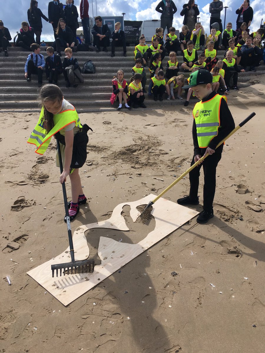 YsgolCC's tweet photo. #year4NA and #year4ST joining in with the D Day service yesterday #neverforgotten https://t.co/mwBeR0s8B8