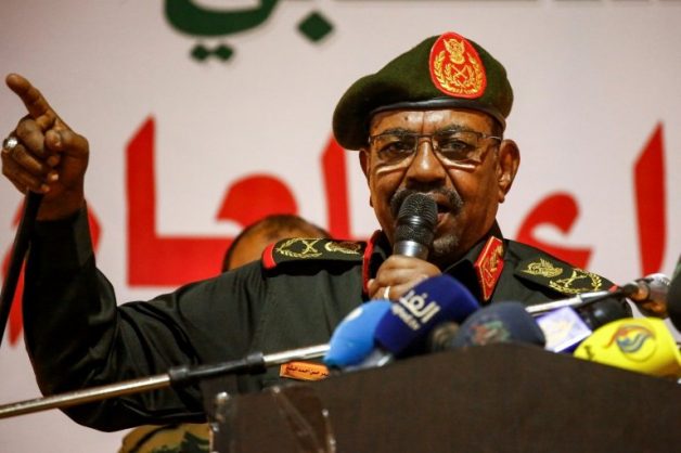 عندما كان رئيس منتخب( ويقال عنه انه ظالم ودموي ودكتاتور !! ) ، سيكتب التاريخ انه في سنة ٢٠١٩ انتهى حكمه وحل محله القتل والدمار والفوضي والخراب.
 #مجزره_القياده_العامه 

#العصيان_المدني_الشامل
