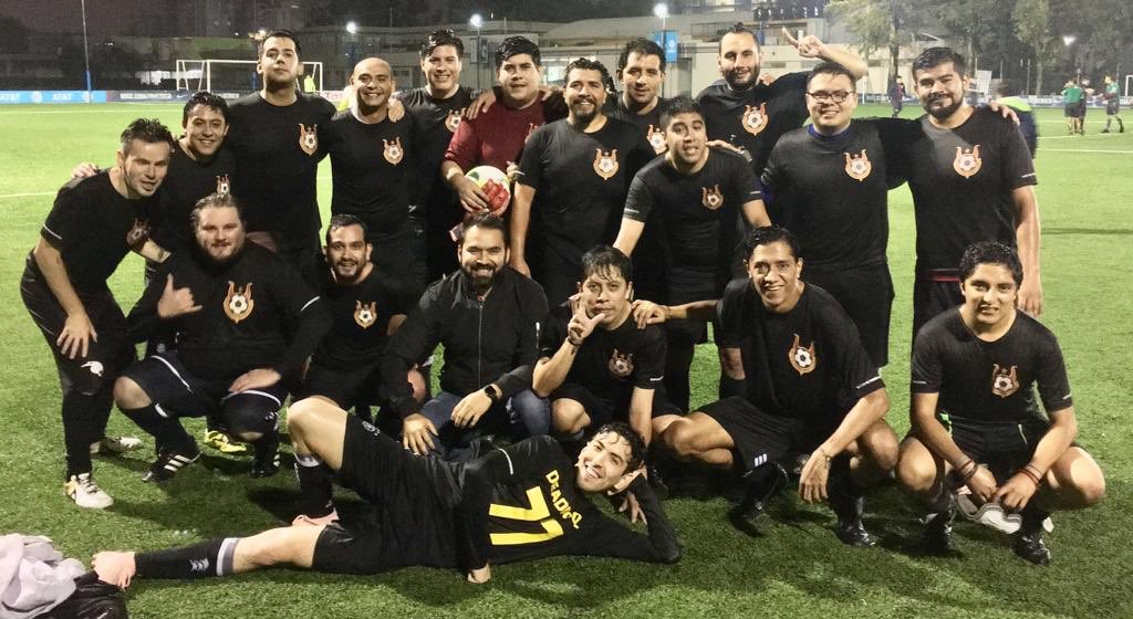 OficialDemonios's tweet photo. Tercer victoria consecutiva 🔥

A este equipo no lo para nadie, ni los malos saques de Banda 👏

Vencimos 4-1 al @ClubAmerica en su casa y con su gente 😎

#SoyDemonio 👹 #PuroFuego 🔥 https://t.co/2afnGMH98h