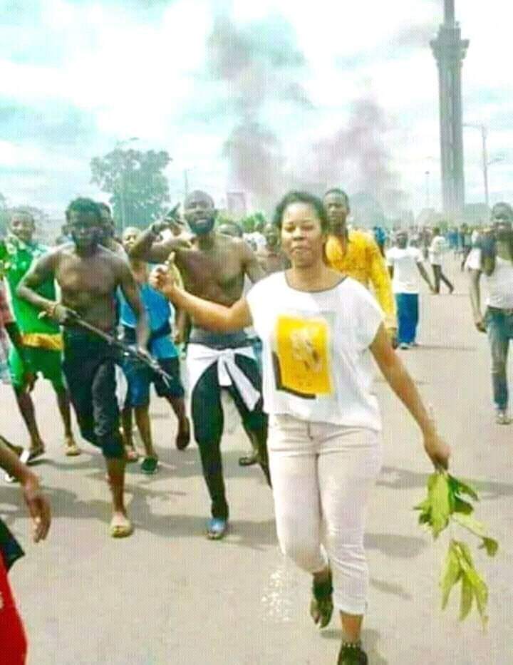 DcurdcPp's tweet photo. Ns présentons nos sincères et tristes condoléances aux familles biologique et politique @udptshisekedi de #Moniquekitoko. Ton courage, ta persévérance et ton abnégation sont là les qualités que ns te reconnaissons.
@Ljdcurdc @Ljudps @uncrdc @VidiyeTshimanga @Michaelangeboss https://t.co/TnjwRaCVtA