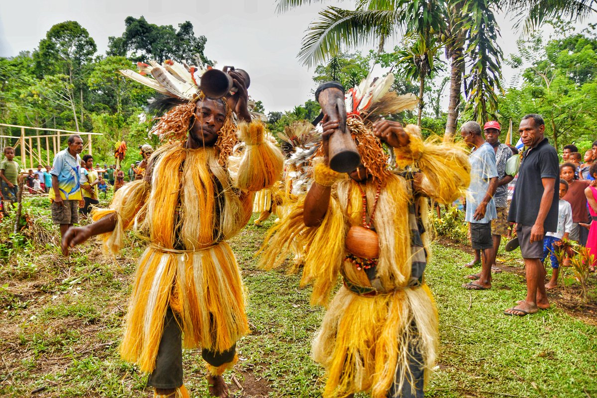 Lital05252883's tweet photo. #papuanewguinea #PNG #bestravelife #travellovers #culturephotography #tribes #hamara #birdofparadise #drums #travelphotography #tayarutisrael #instatravel #מדריךטיולים
#naturegirl #junglephotography #oceania #australia #tribedance #nikonlenses #nikonphotography #l4l https://t.co/xLYhkJc9r7