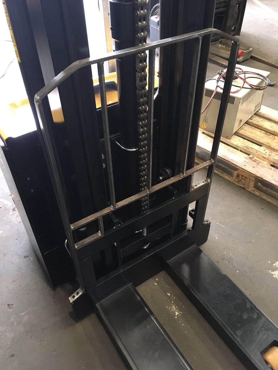 CondorInd's tweet image. #CAT personnel Stacker truck Load Back Rest made on the hurry-up yesterday... #fabrication #Cheshire 💥💥🦅💪🏼
