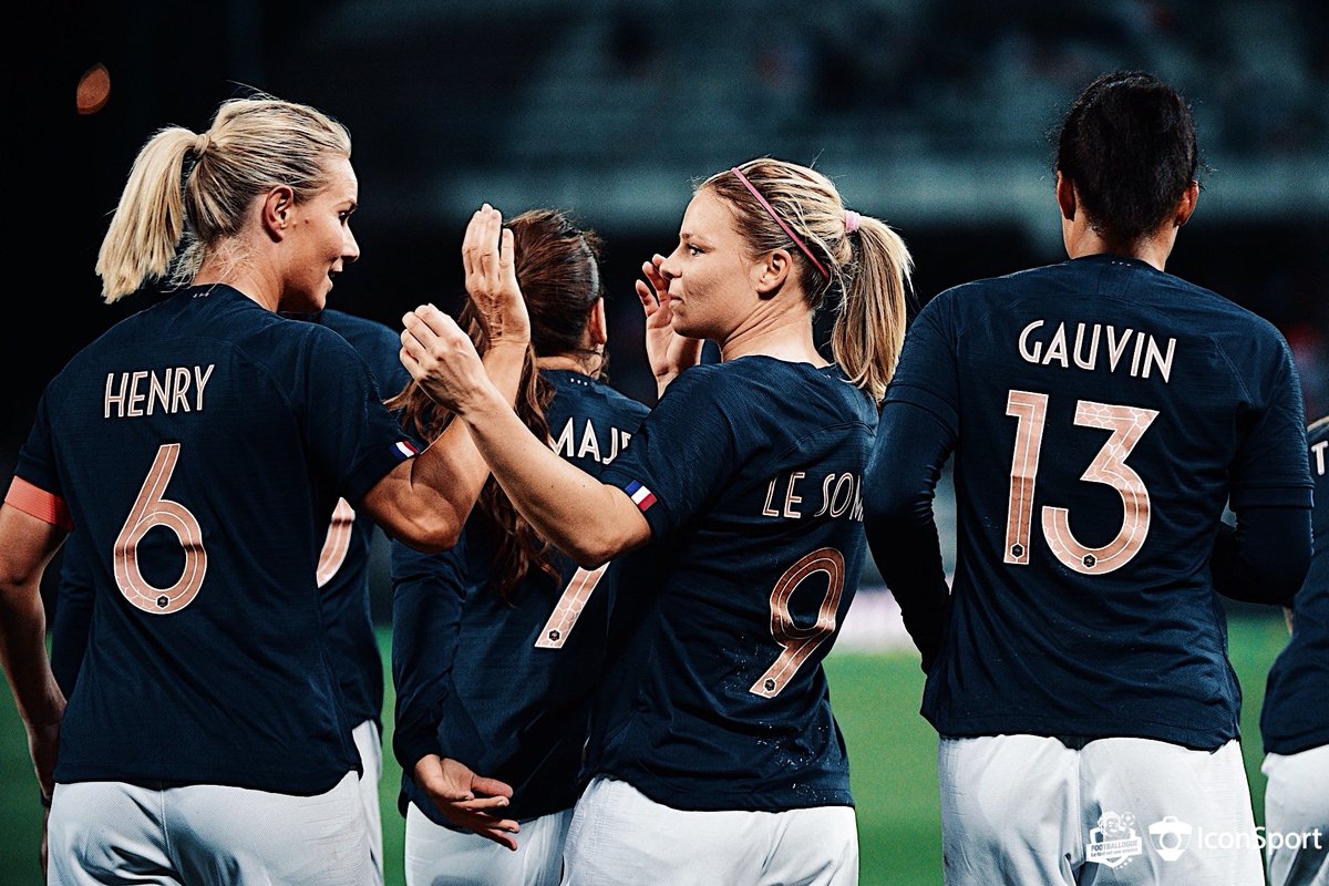 Footballogue's tweet photo. [#FIFAWWC🏆] C’EST LE JOUR J !

La Coupe du monde féminine commence aujourd’hui !
#FiersDetreBleues https://t.co/zrnnInurOI