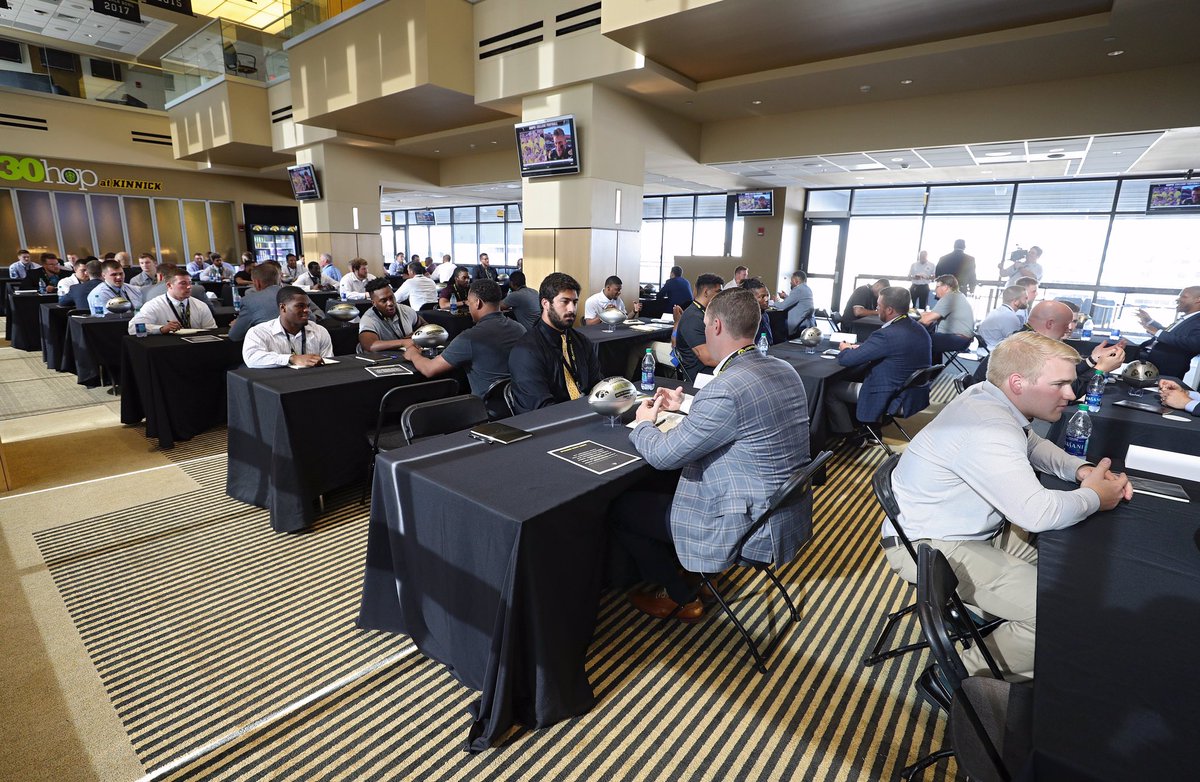 HawkeyeFootball's tweet image. Thank you to all 31 @LegacyHawks for coming back for our annual networking event! These experiences are priceless | #IowaEdge