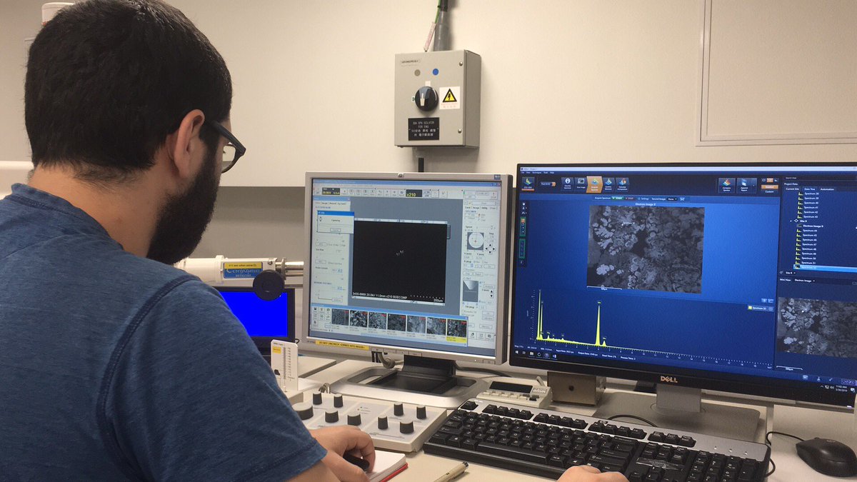 IseUsj's tweet photo. Pedro Costa (PhD student fom @IseUsj and #SWIMAR project) doing SEM-EDS - Scanning Electron Microscopy with Energy Dispersive Spectroscopy - analyses in the Mid-Atlantic Ridge samples. #MAR #geochemistry #geology https://t.co/LRgHOvMAHu
