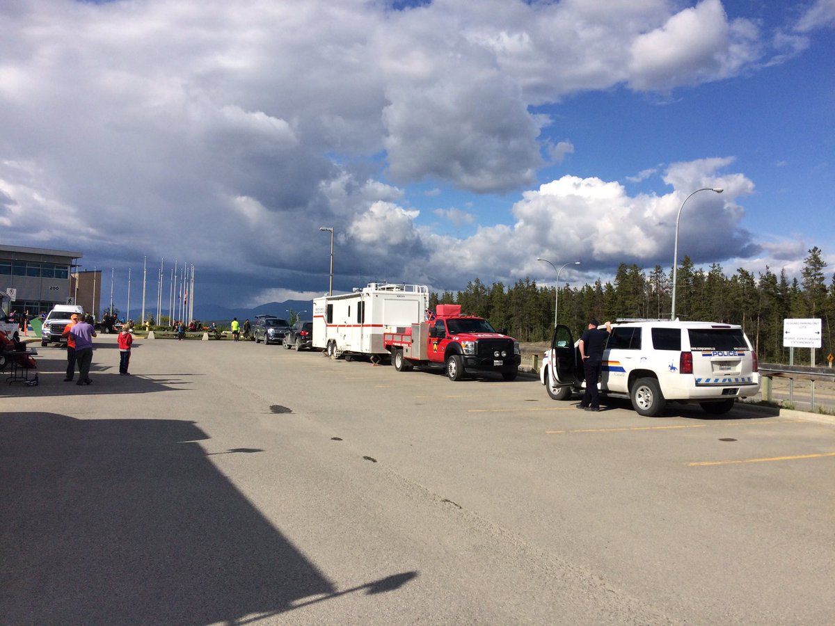 WHFDFF's tweet photo. On static display right now @city_whitehorse #cgc #RCMP #whfd #OpNanook drop on by till 8 pm and get a close look at a fire truck https://t.co/0RponE38hS