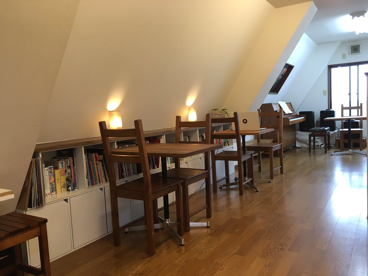 picopicocafe's tweet photo. #fridaystudio 金曜日の作業場オープンしてます。
自分が綺麗にした机で作業するのは正直言って気持ちが良いのと、今日は雨音も手伝って心地よい空間になってます。
https://t.co/9PdDmYvclW https://t.co/frd2Tax0Mj