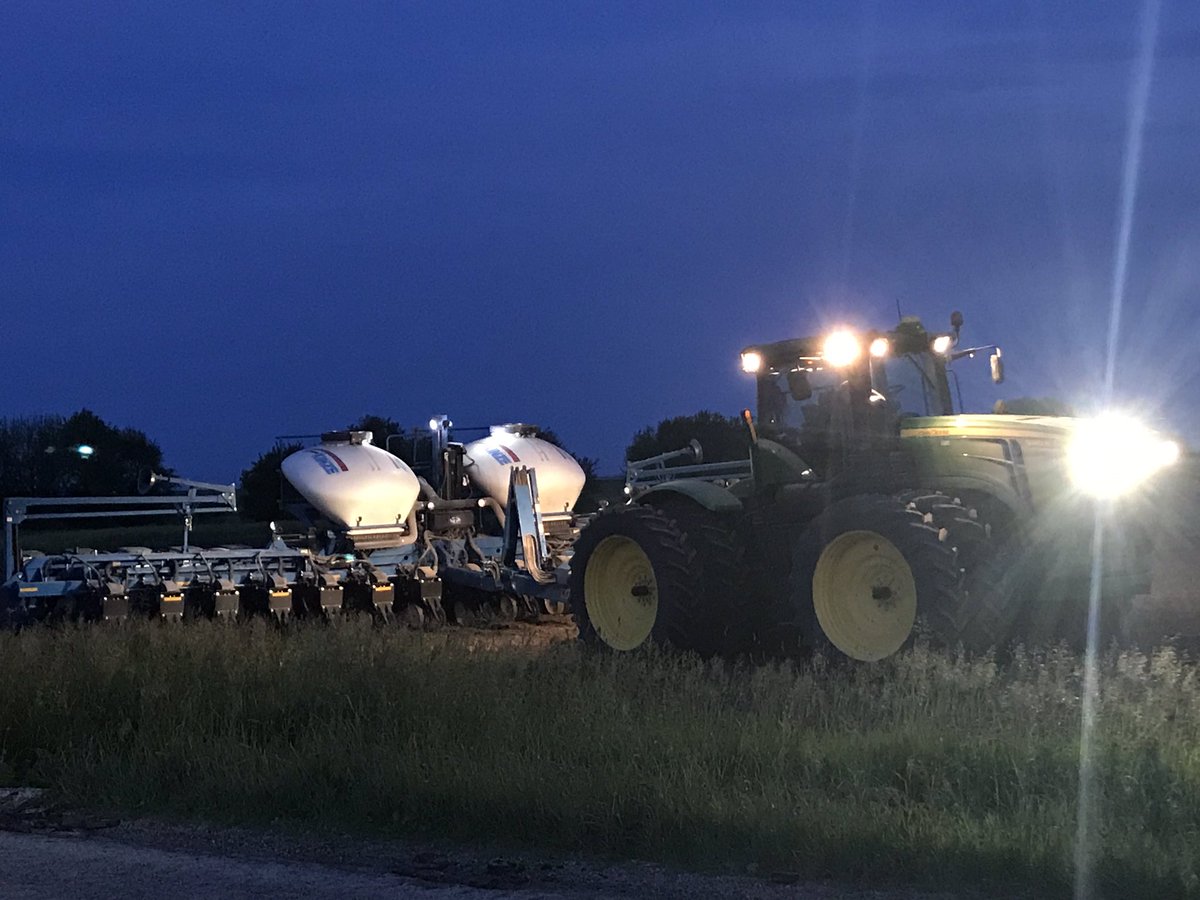 FarmGirlProject's tweet photo. Still rolling.  #NoPlant19   Thankful in east central Illinois.  #mybrotherthefarmer https://t.co/zTjhQ3Z9TP