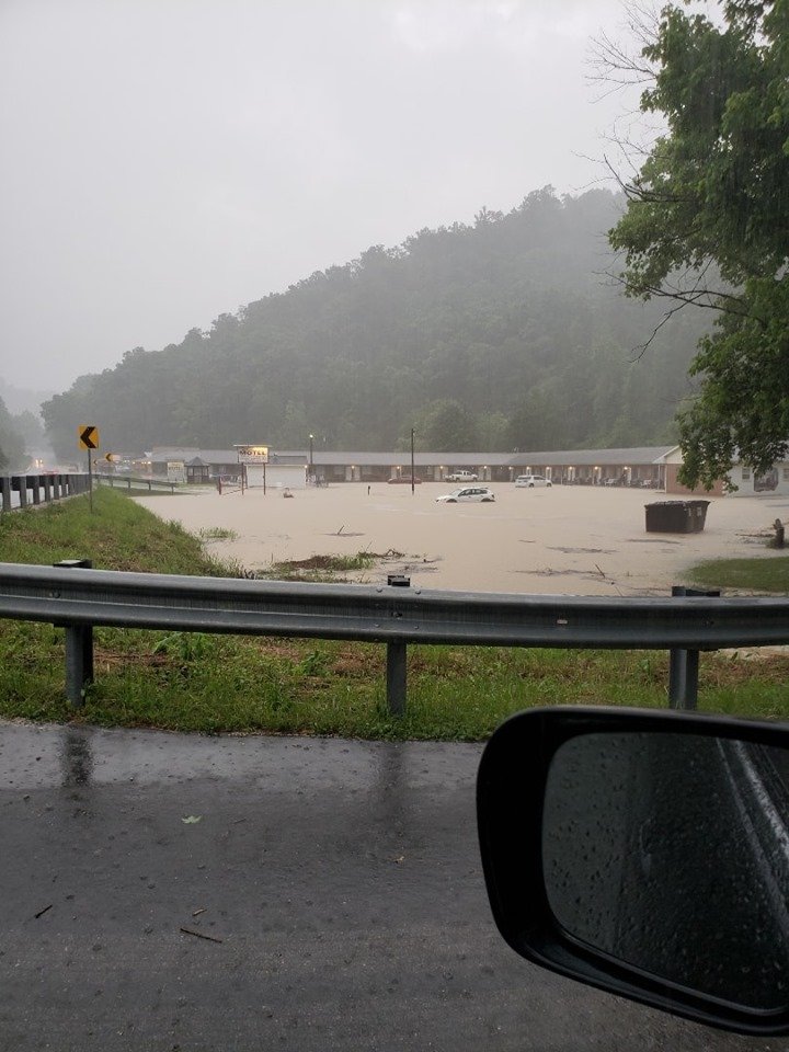 Check out the flooding of the Li'l Abner Motel near the Natural Bridge State Resort Park. #kywx