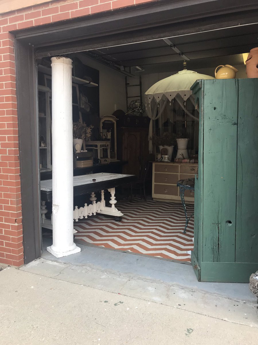 ForCirca's tweet image. This is our back entrance- yes, a garage door- YAY!!! Circa for the home, 264 North Main St (Rt 48), Centerville, Ohio  937-436-3888