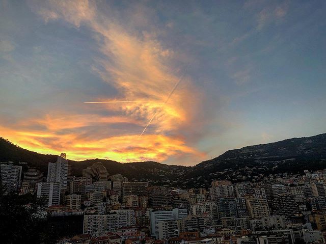 _MelissaArcher's tweet photo. Sunsets #monaco #firsttriptoeurope #palace https://t.co/QmXzFEHC0t https://t.co/fEg0uCxTe5