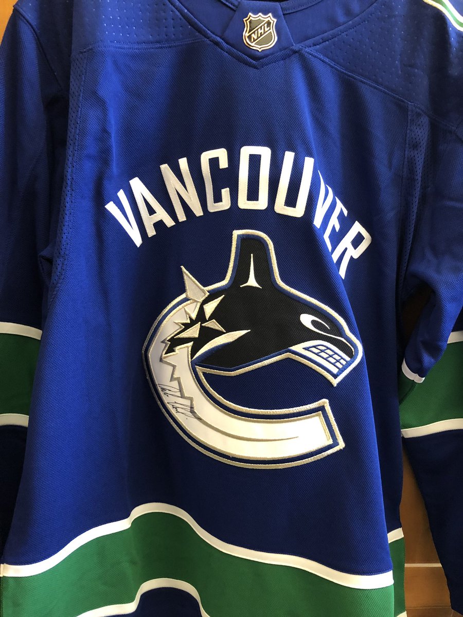 Any <a href="/Canucks/">Vancouver Canucks</a> fans in hamilton this week? I’ve got this signed jersey coming with me to the rink (hole 13) tomorrow!