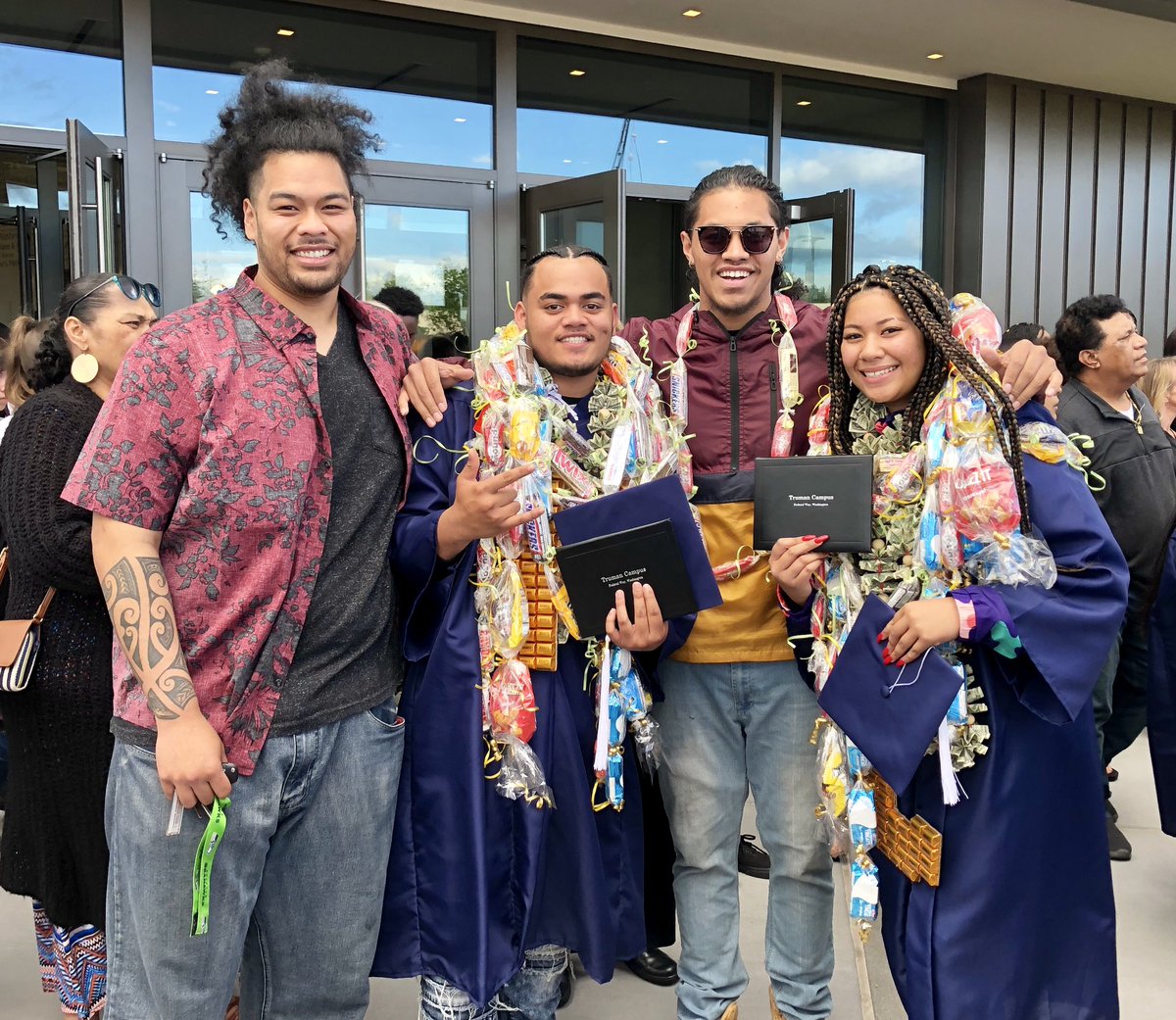 FWPS210's tweet photo. Congrats Career Academy, Internet Academy and Open Doors graduates! A new journey begins. #CareerAcademyGrad #IAGrad #OpenDoorsGrad @TheiAcademy @Truman_FWPS #ClassOf2019 https://t.co/purQfNgBx0