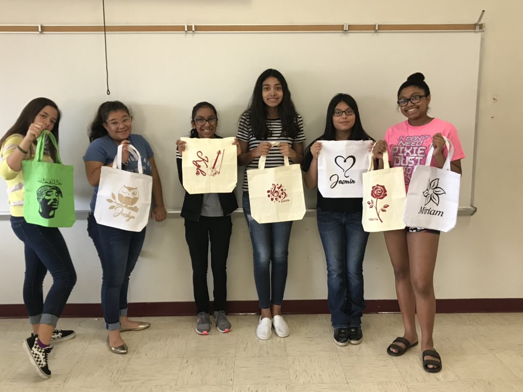 MissPina27's tweet photo. My kids made tote bags today in their cricut class! Way way cool! π€©#CricutClub #ACE #AfterSchoolEnrichment #JoinACE https://t.co/TFoueWL0b9