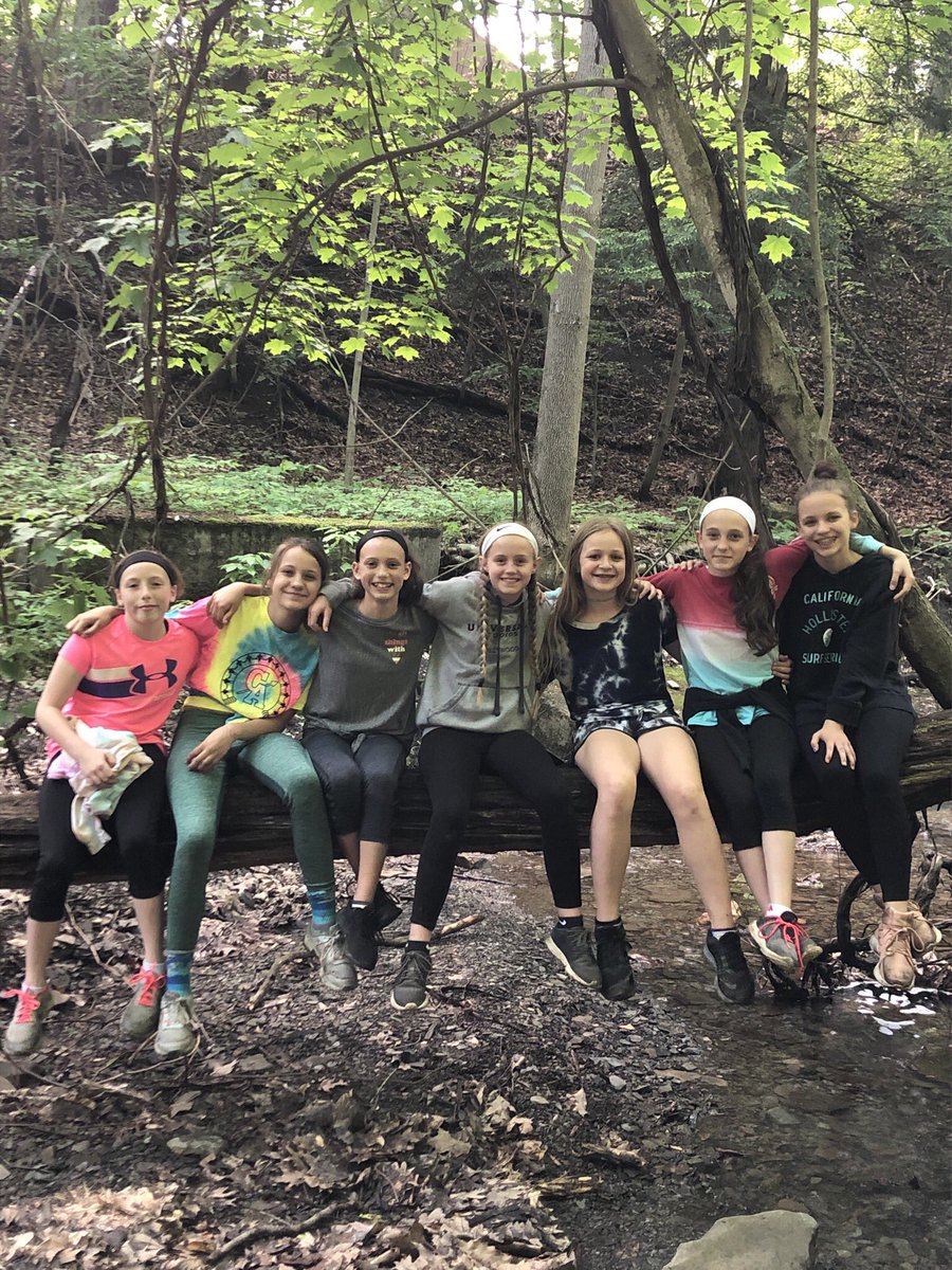 MrsLudwigRocks's tweet photo. Impromptu hike with these sweet girls ❤️ #TeamHemlock #6thGradeCamp #CanandaiguaProud #OneBravesFamily @CMS_Braves https://t.co/VwA7gqxmkj