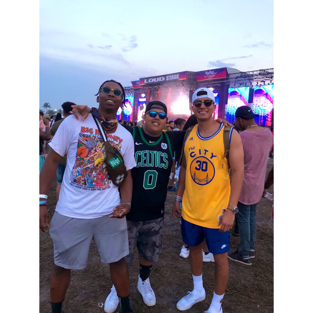 JonnyJay_10's tweet photo. Take us back #Miami @RollingLoud https://t.co/A0F5clP6N8