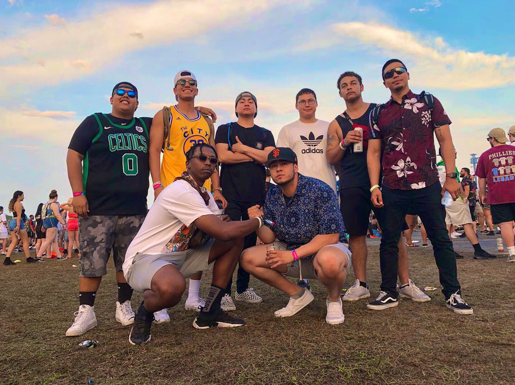JonnyJay_10's tweet photo. Take us back #Miami @RollingLoud https://t.co/A0F5clP6N8