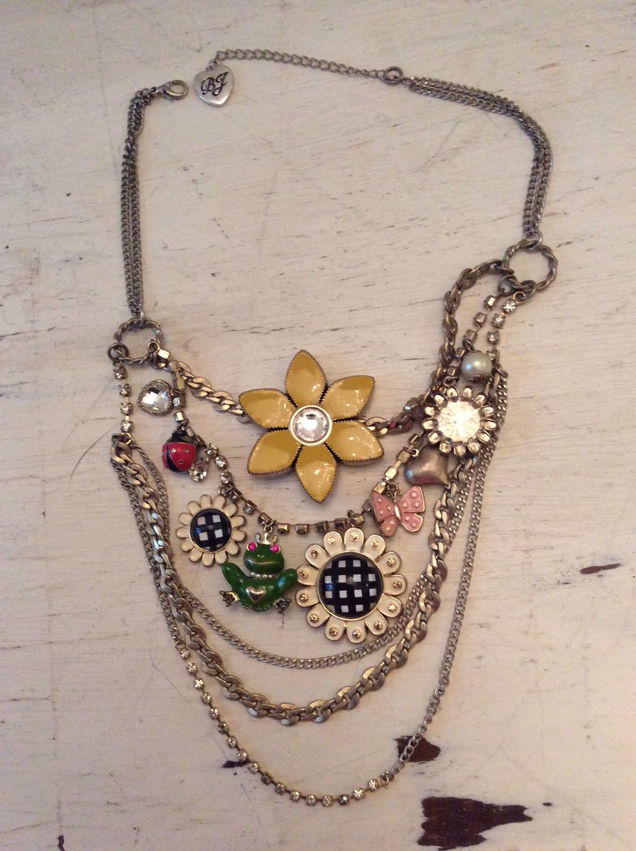 Betsey Johnson Statement Necklaces are always fabulous. Find this one in my etsy shop. etsy.me/2EX3UoH #jewellery #necklace #floral #vintage #vintagejewelery #summer #butterfly #ladybug #frog #betseyjohnson