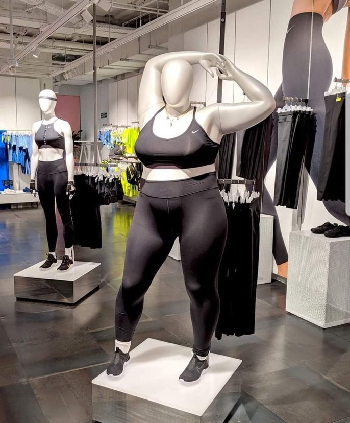 Nikeがぽっちゃりウェア販促に用意したマネキンがリアルでいい Togetter