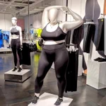 NIKEがぽっちゃりウェアの販売を強化しているらしい!マネキンがリアル!