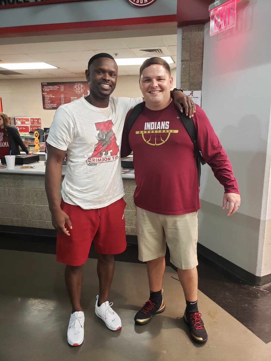 CoachEdgar2's tweet photo. Had a great time at Bama today! Varsity went 3-0. Thank you @nate_oats and @AntoinePettway for taking time out to talk with us. Excited for the future of @AlabamaMBB #PVB4Me #rolltide @coachbarber @_coachbragg https://t.co/YYAAz9OqA6