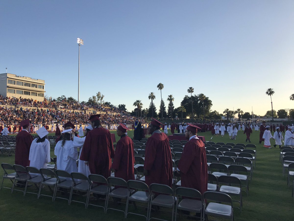 polybiustoto's tweet photo. Commencement night for Mt Whitney High School.  Congratulations MWHS graduates!  #VisaliaUSD https://t.co/Pvb0YO5xh8