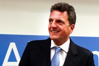 AleAguero1's tweet photo. Señores, ahora si, al caer nomas. Hay acuerdo de palabra, se oficializa cuando la campaña lo disponga. Mientras tanto Macri habla de Peso Real con #Bolsonaro
😁😁😁 #Elecciones2019
#ObsesionadoConCFK #MacriEsPobreza https://t.co/toL1T6hvmK