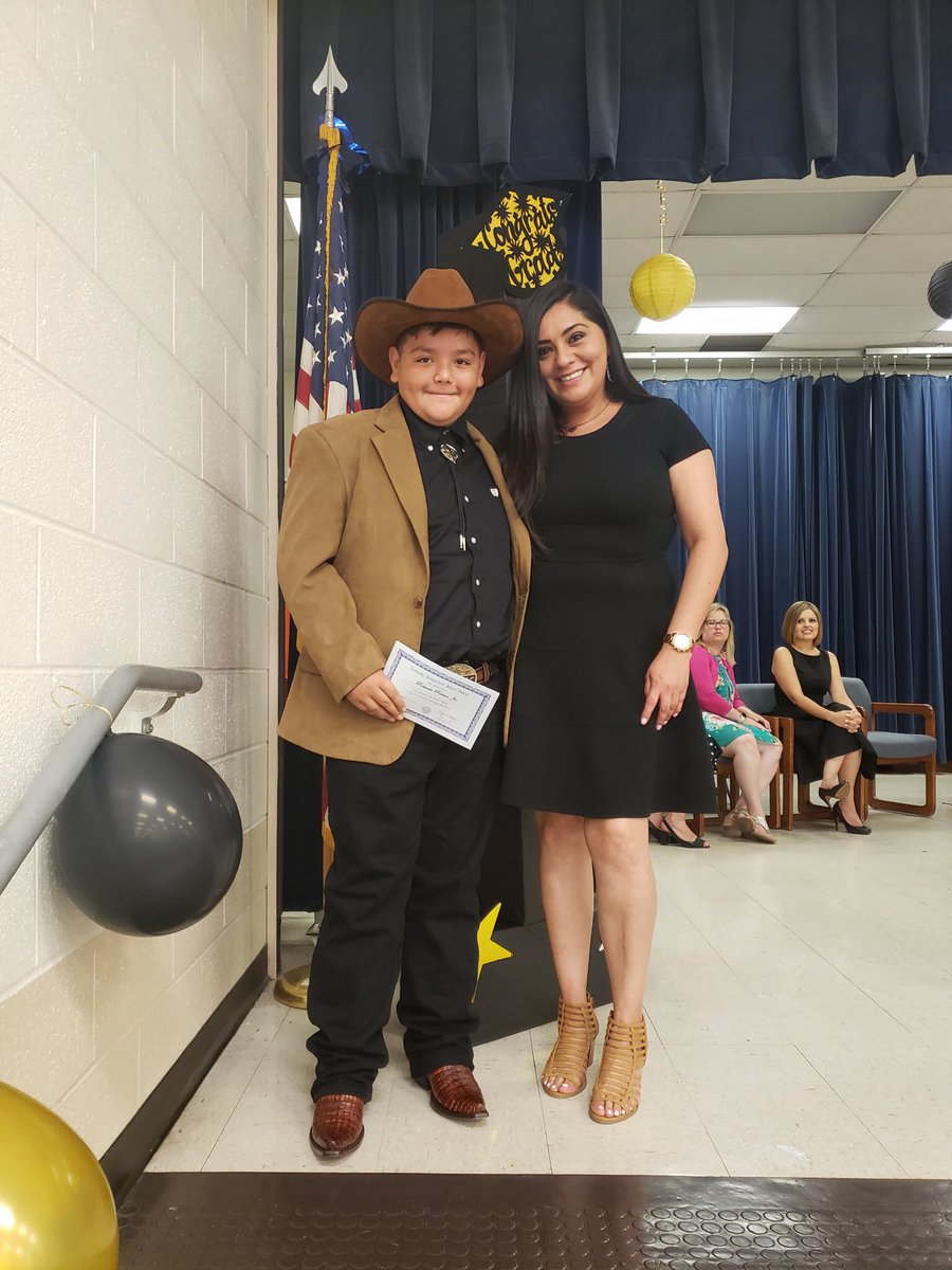 MendozaCindy83's tweet photo. Once a Cub always a Cub! Siempre un cachorro! β€οΈ#FifthGradePromotion @NISDCable https://t.co/ofGr7vdiMW