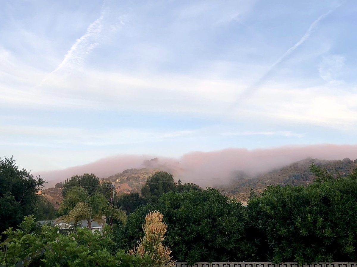 LauraBolos's tweet photo. Uhhh pretty ominous fog thing going on in #Calabasas. 

...that is fog, right @ai6yrham? ❌🔥 https://t.co/3T579QOCIx