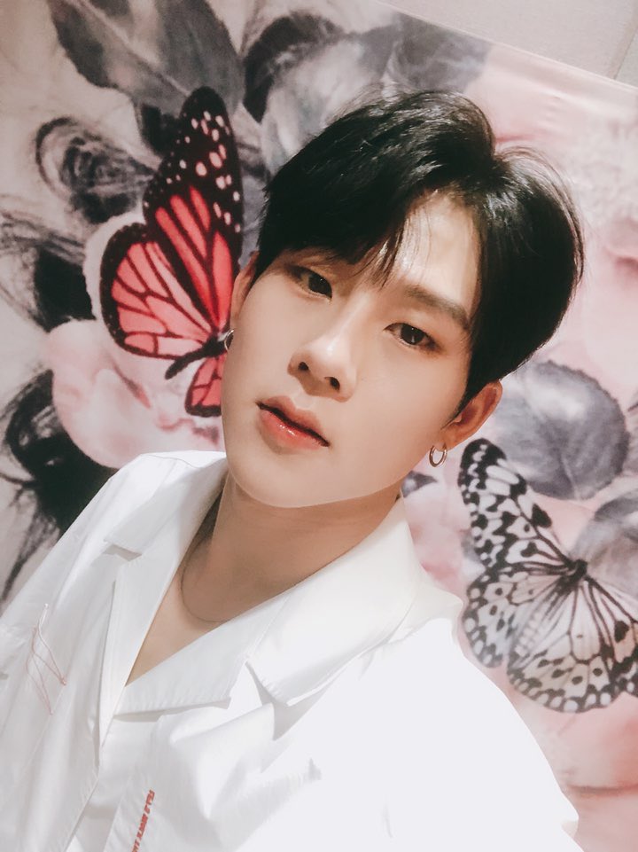 OfficialMONSTAX's tweet photo. [#주헌] 몬베베 #디스패치HD 내사진 잘 봤나요?? 몬베베 설렘주의^^ 감사해용☺✌🏻 https://t.co/CJGrtUOeKH