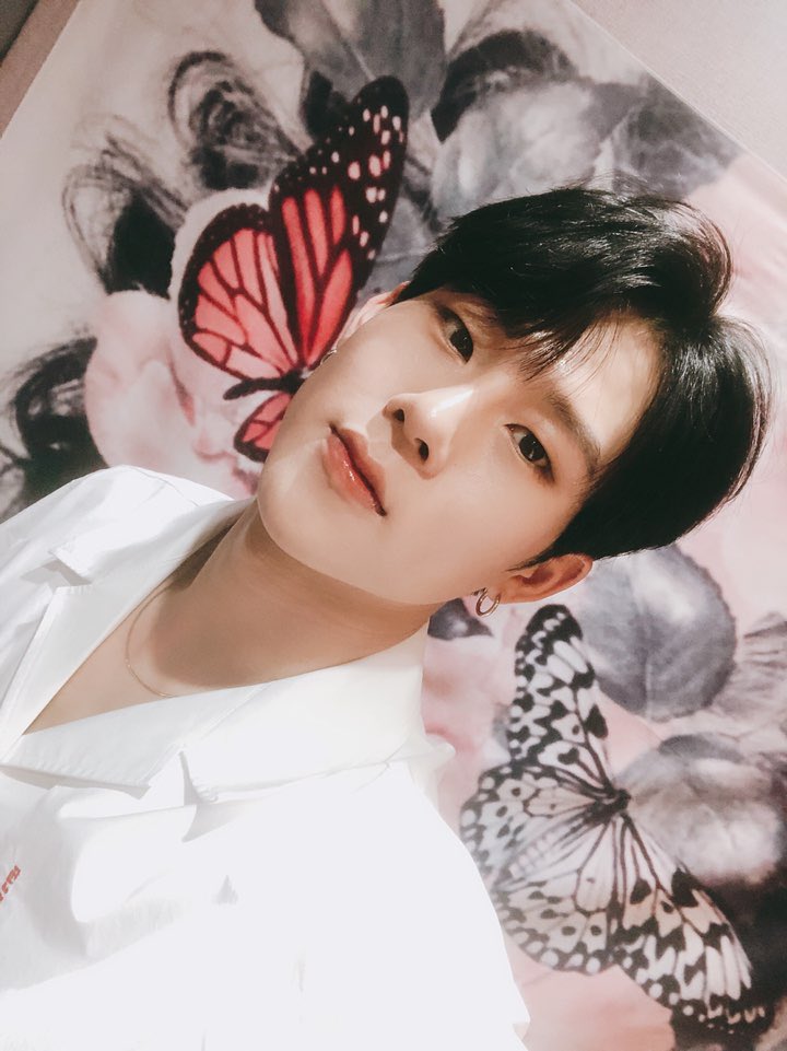 OfficialMONSTAX's tweet photo. [#주헌] 몬베베 #디스패치HD 내사진 잘 봤나요?? 몬베베 설렘주의^^ 감사해용☺✌🏻 https://t.co/CJGrtUOeKH