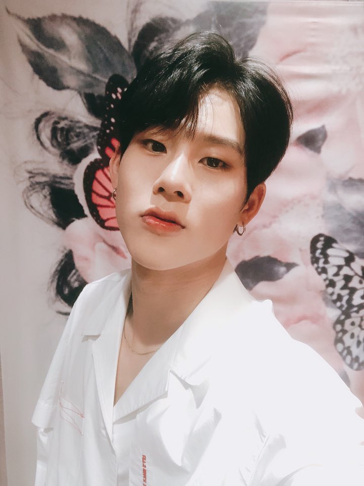 OfficialMONSTAX's tweet photo. [#주헌] 몬베베 #디스패치HD 내사진 잘 봤나요?? 몬베베 설렘주의^^ 감사해용☺✌🏻 https://t.co/CJGrtUOeKH