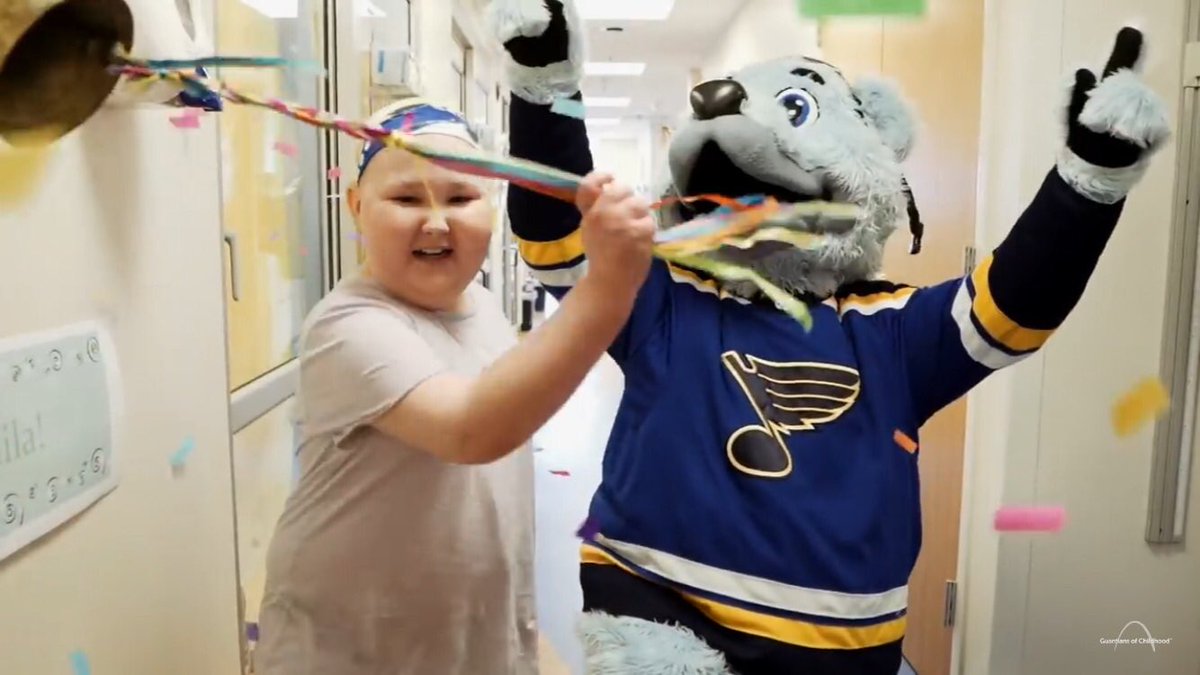 GLORIA! #LGB 💙💛#justonemore