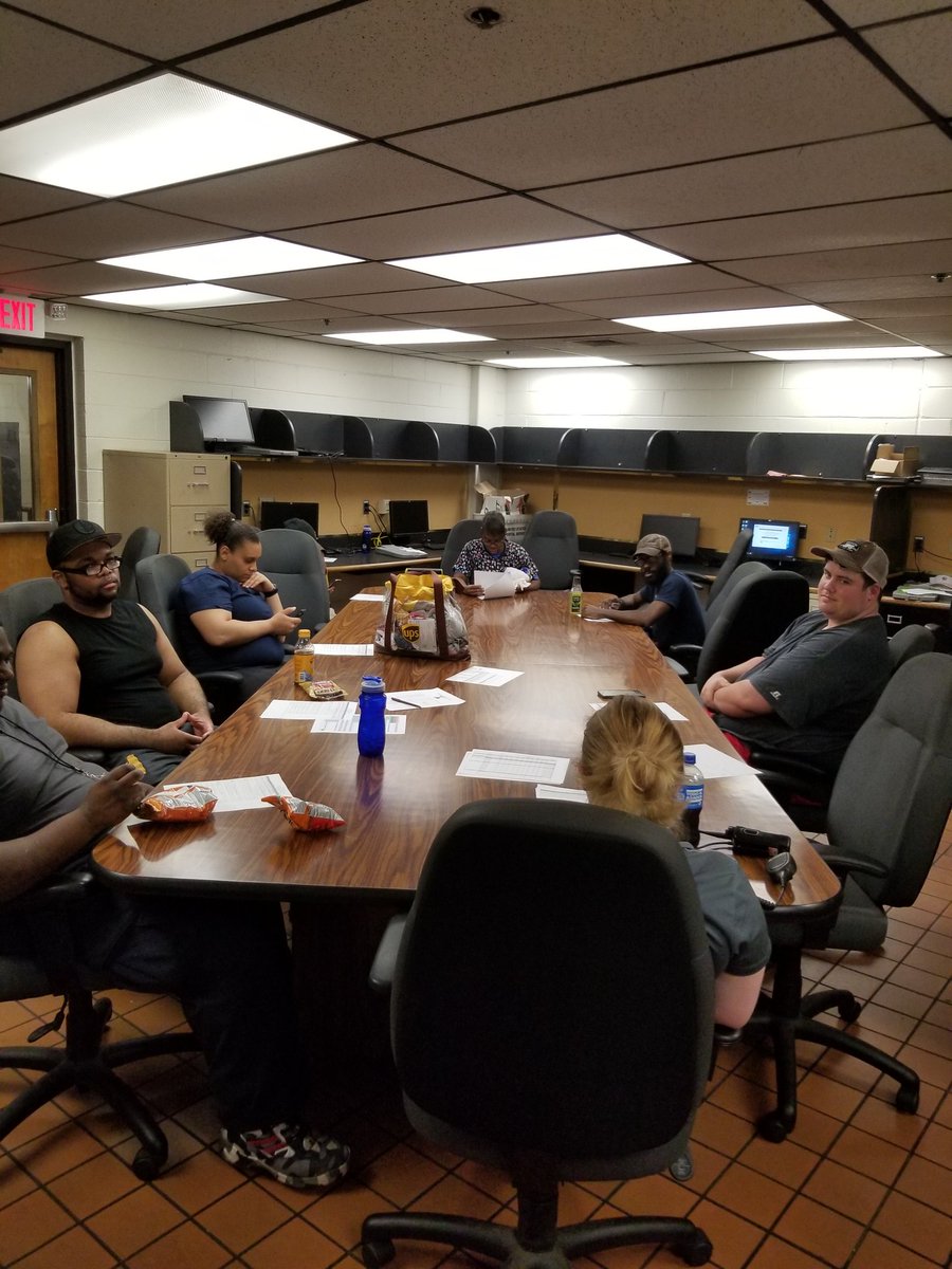 Back at it again OREPA Midnight safety meeting #safetyfirst @LisaLawless1919 @SamQuinnUPS ,@jeaninemarie111 @RoxAllenUPS @RBlockUPS @UPSTrayceParker