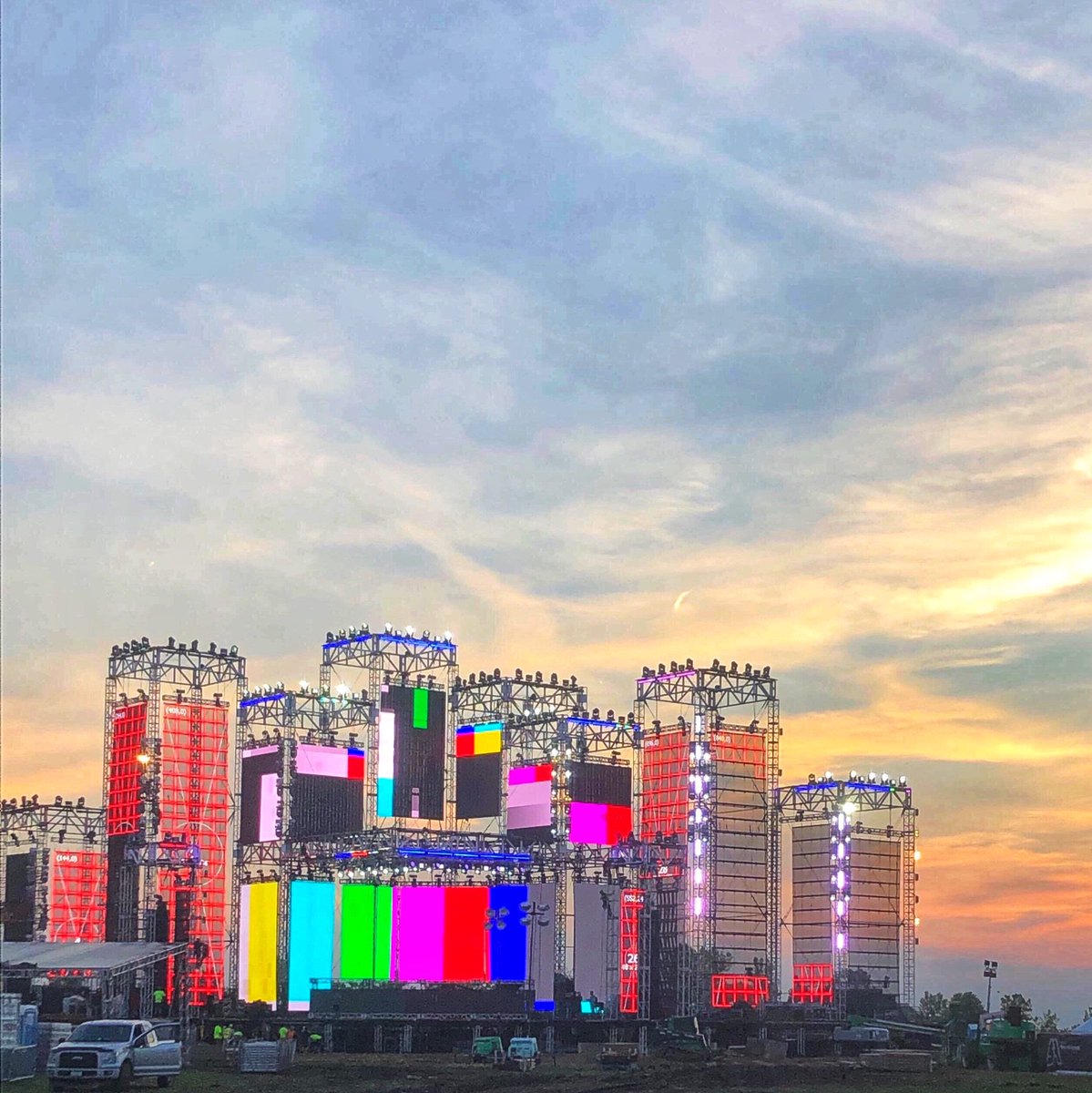 TheFestiveOwl's tweet photo. .@SpringAwakeFest is really elevating its production this year, and building a skyline in the process. 🏙 https://t.co/7ji4nDQZOg