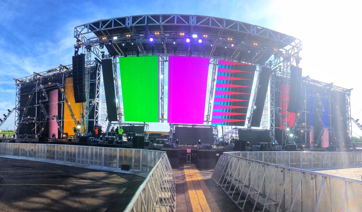 TheFestiveOwl's tweet photo. .@SpringAwakeFest is really elevating its production this year, and building a skyline in the process. 🏙 https://t.co/7ji4nDQZOg