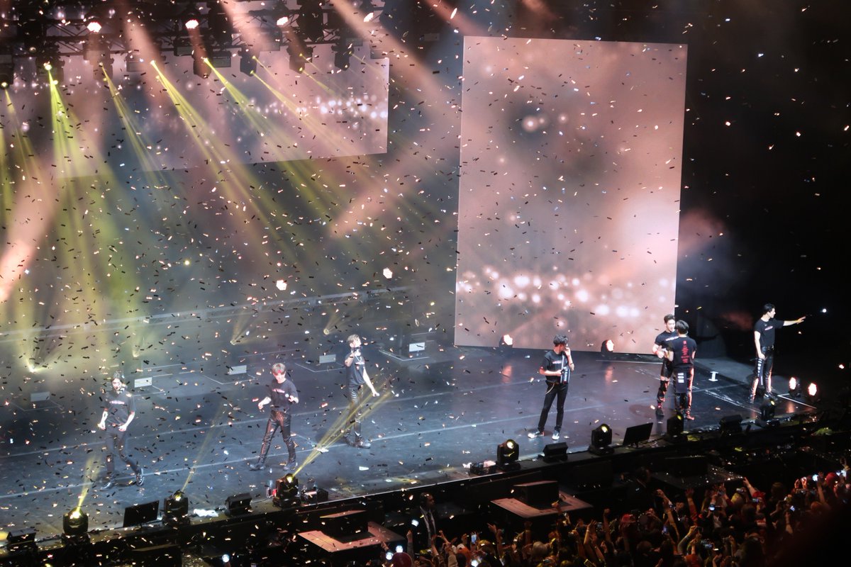 moneggtart's tweet photo. 190607 | monsta x - 'we are here' world tour (ending) | look at all that confetti !!! https://t.co/kd2cwu115C